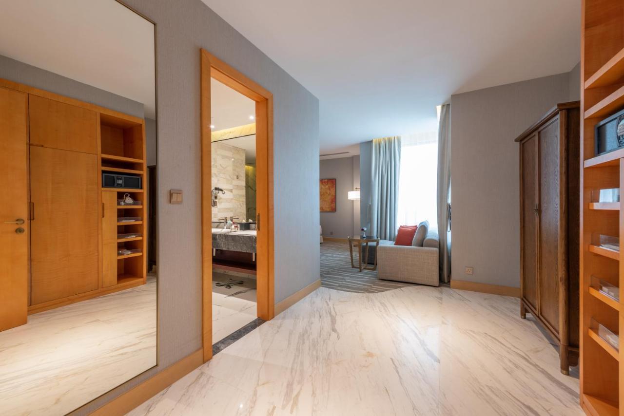 Ramada Hotel & Suites By Wyndham Al Qassim Al Bukayriah Exteriör bild A suite at the hotel