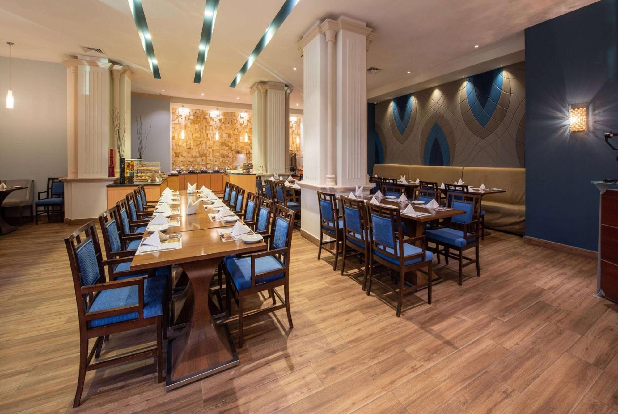 Ramada Hotel & Suites By Wyndham Al Qassim Al Bukayriah Exteriör bild