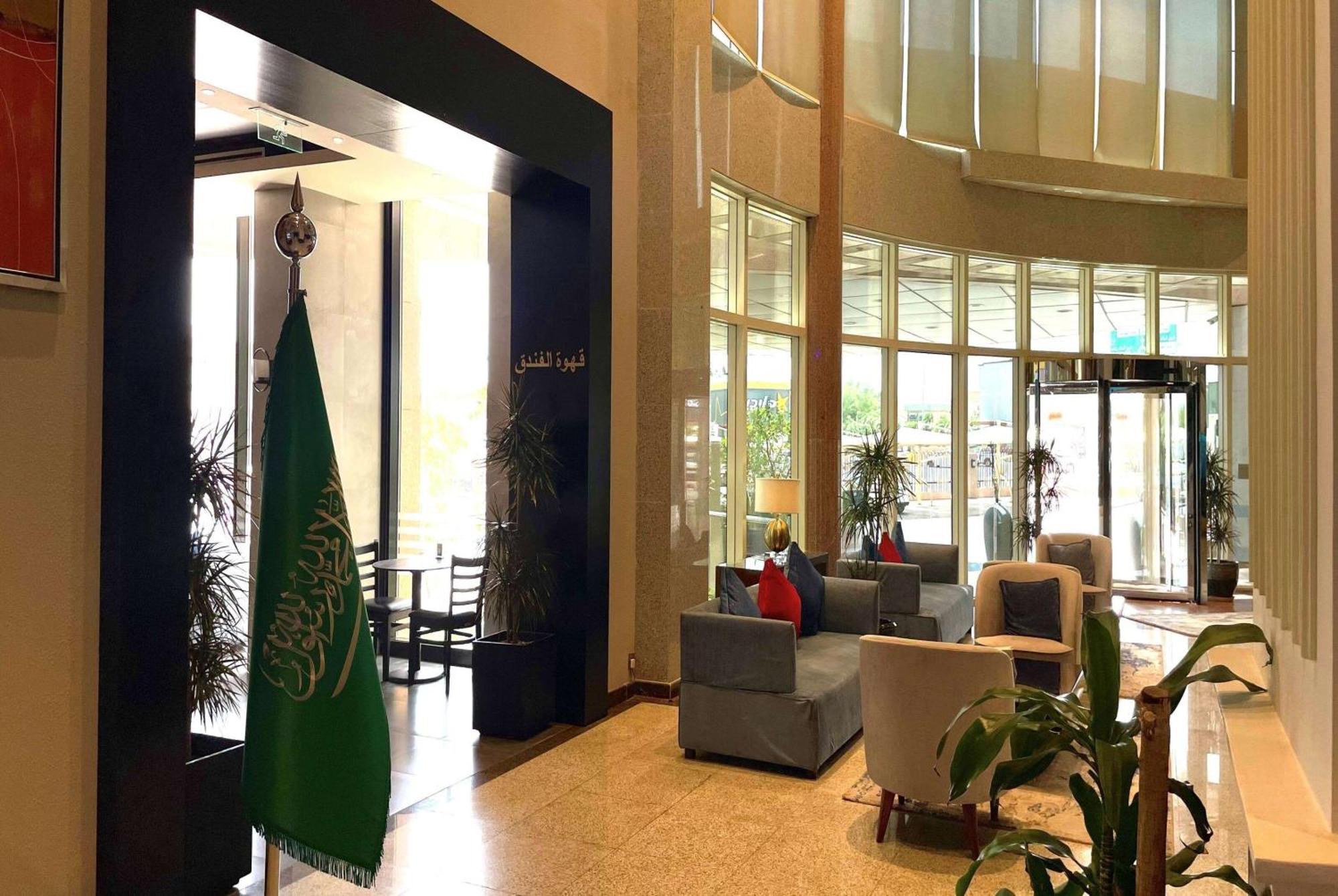 Ramada Hotel & Suites By Wyndham Al Qassim Al Bukayriah Exteriör bild