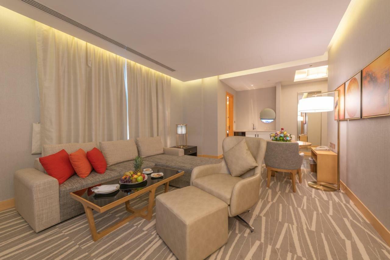 Ramada Hotel & Suites By Wyndham Al Qassim Al Bukayriah Exteriör bild A suite at the hotel