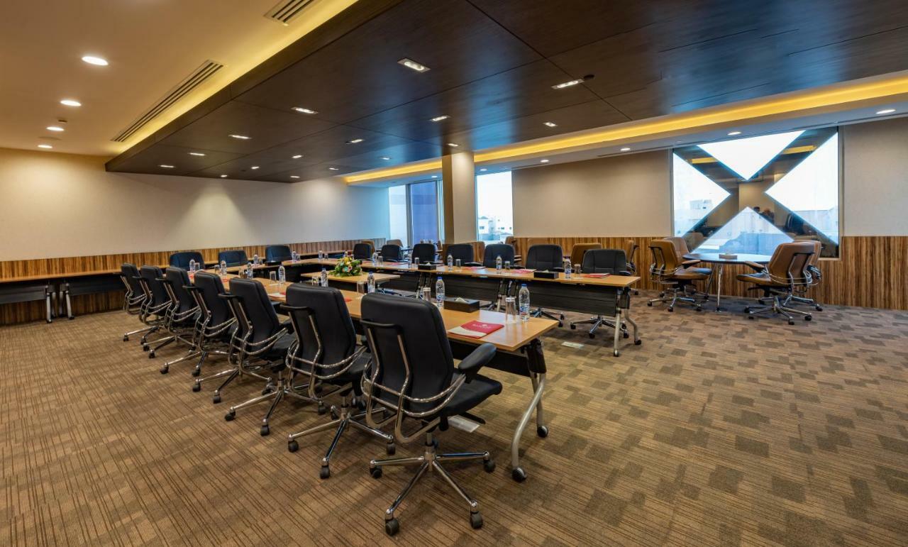 Ramada Hotel & Suites By Wyndham Al Qassim Al Bukayriah Exteriör bild Meeting room