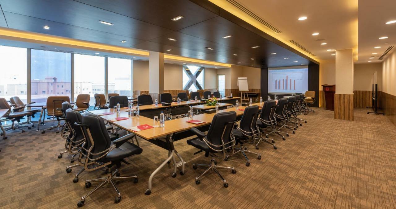 Ramada Hotel & Suites By Wyndham Al Qassim Al Bukayriah Exteriör bild Meeting room at the hotel