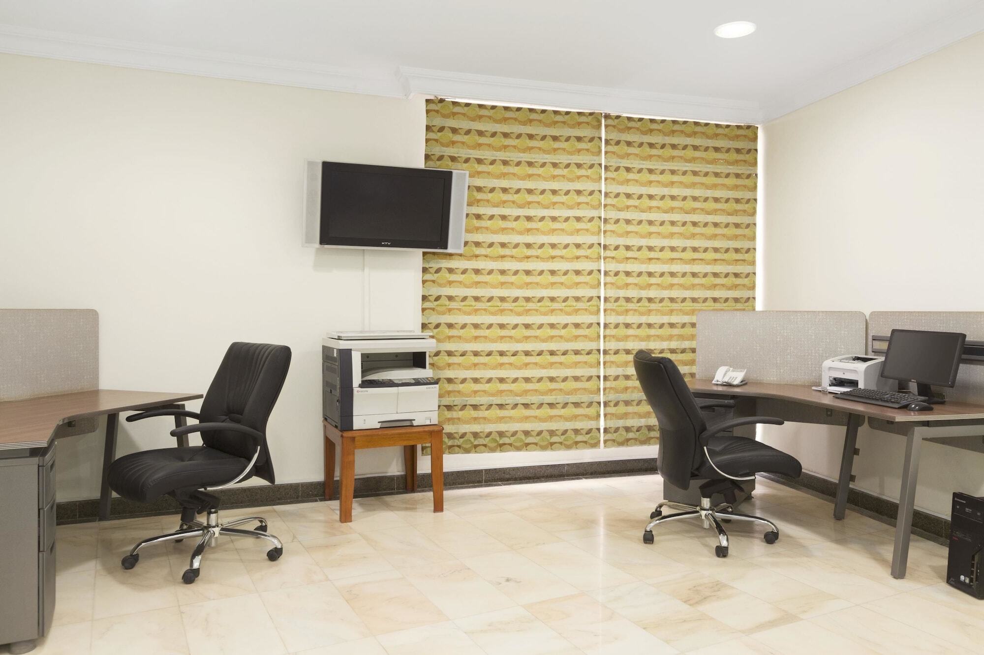 Ramada Hotel & Suites By Wyndham Al Qassim Al Bukayriah Exteriör bild Business Center