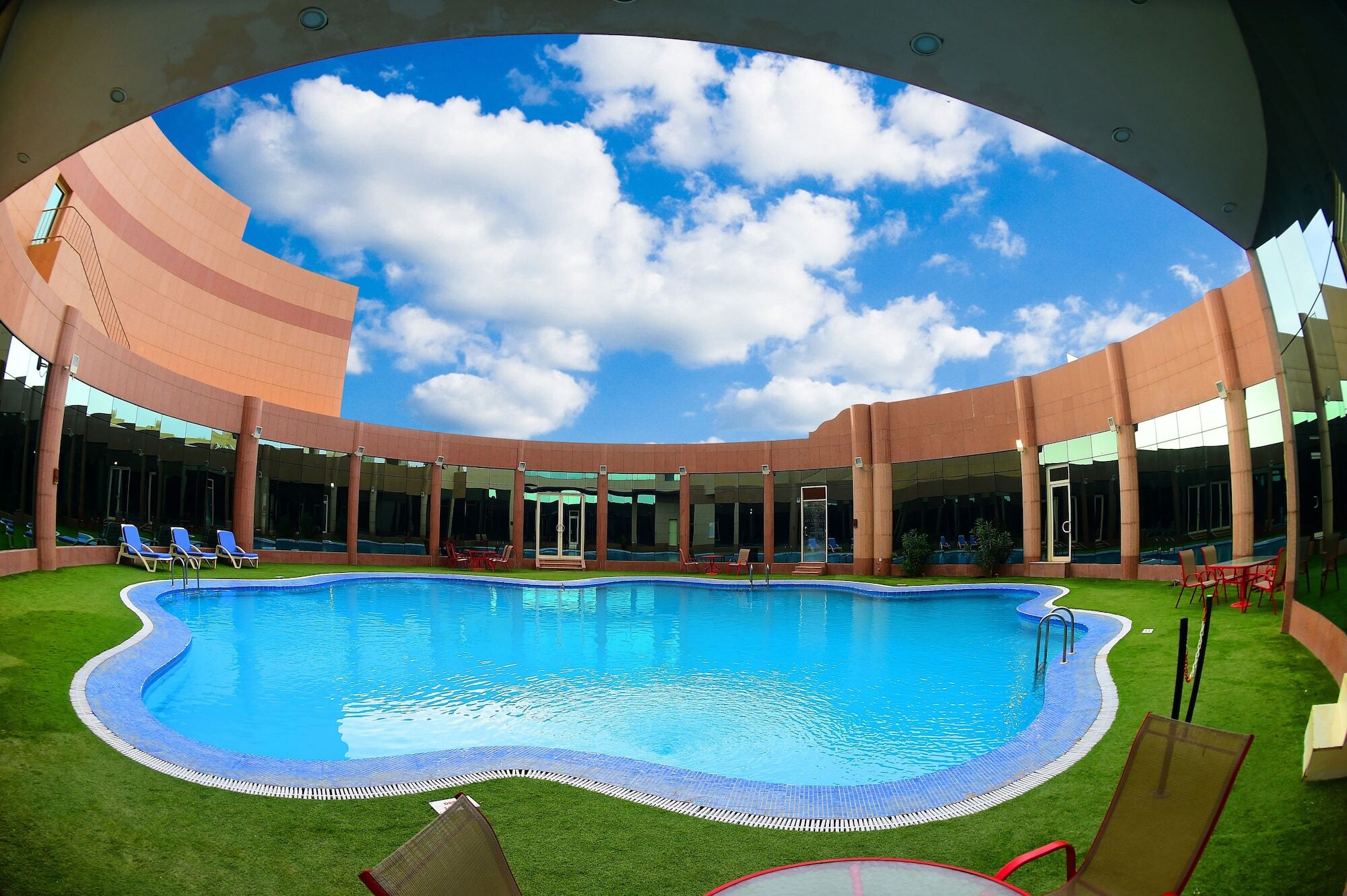 Ramada Hotel & Suites By Wyndham Al Qassim Al Bukayriah Exteriör bild Swimming pool at the hotel